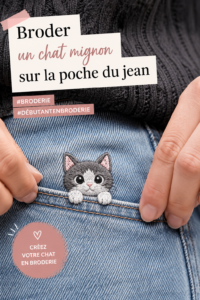 Un jean avec un chat brodé sur la poche, illustrant un projet de couture créatif.