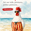 Une collection de cartes postales artistiques colorées exposées sur un mur.
