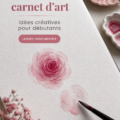 Un journal artistique ouvert avec des crayons et des aquarelles, symbolisant la créativité.