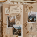 Un Bullet Journal de Voyage ouvert avec des dessins de paysages et des souvenirs coller.