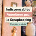 Fournitures de scrapbooking sur une table avec des papiers colorés et des outils créatifs.