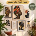 Une galerie murale moderne d'art noir avec différentes œuvres encadrées, créant une ambiance chaleureuse et stylée dans un salon.